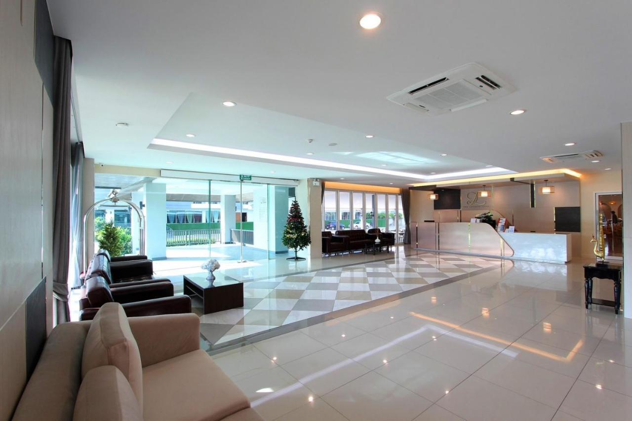 The Leisure Hotel Bang Bo Buitenkant foto